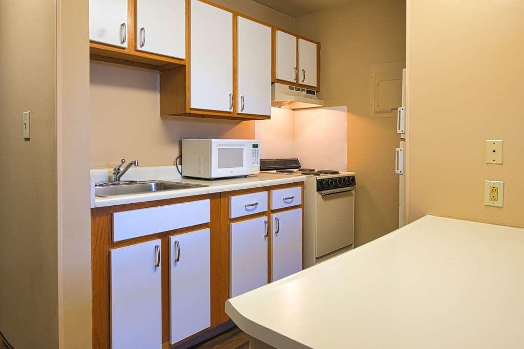 Suburban Studios Louisville East Phòng bức ảnh