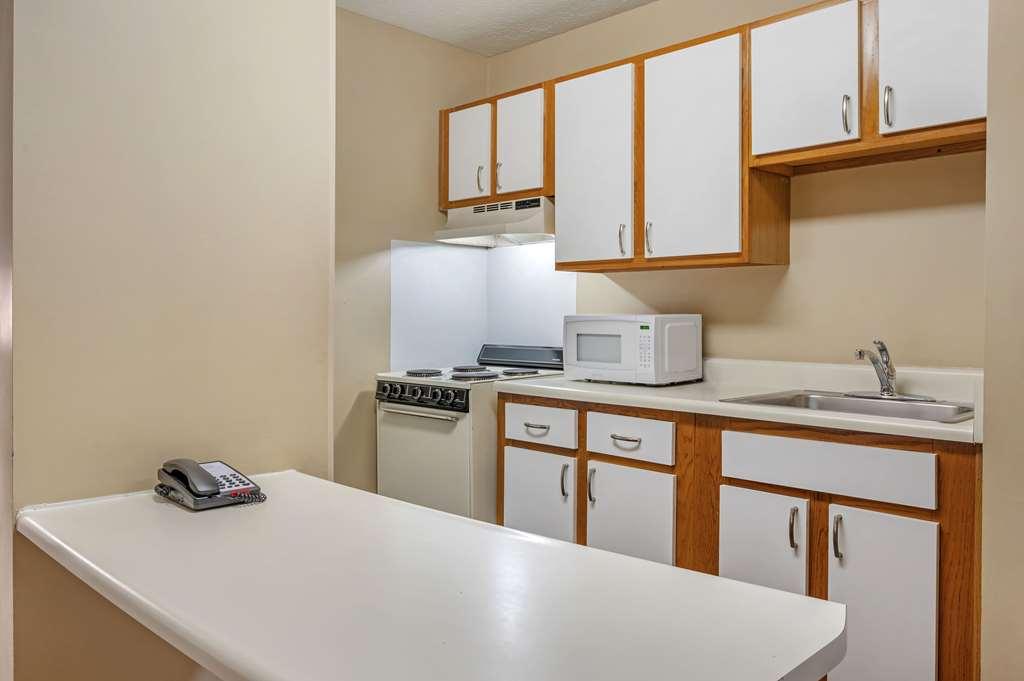 Suburban Studios Louisville East Phòng bức ảnh